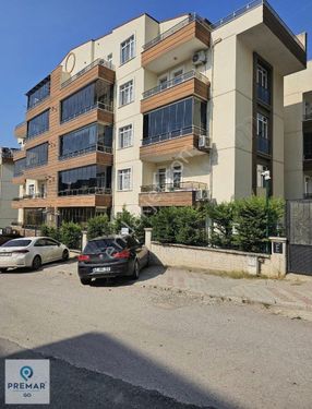 İzmit Green Hill Sitesinde Havuzlu 3+1 Ara Kat Geniş Daire