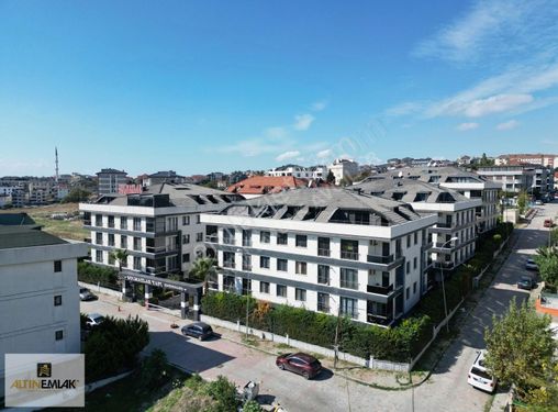 Beylikdüzü Kavaklı Merkezde 3+1 Satılık Site İçi Arakat Daire