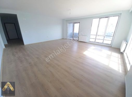 Divan Gayrimenkul Karşıyaka Mh.146m2 3+1 Triovadi Satılık Daire