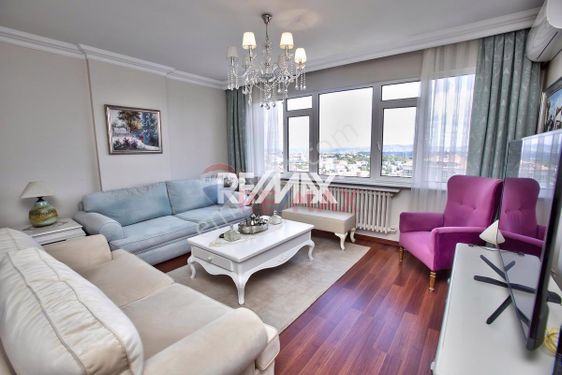 Ulus Cadde Üzerinde Manzaralı Eşyalı Köşe Kiralık Daire