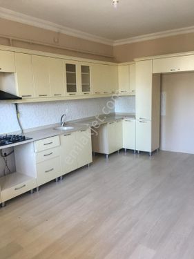  ortakapı mah polisevi yakınlrında ara kat güney cephe185m² satılık 3+1 fırsat daire