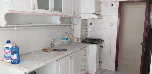 Bornova Ergene Mah. Vergi Dairesi Karşısında Doğalgaz Kombili Kiralık Daire (boyalı-badanalı)