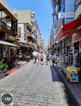 VİP Gayrimenkulden Karşıyaka Çarşıda Satılık Dükkan