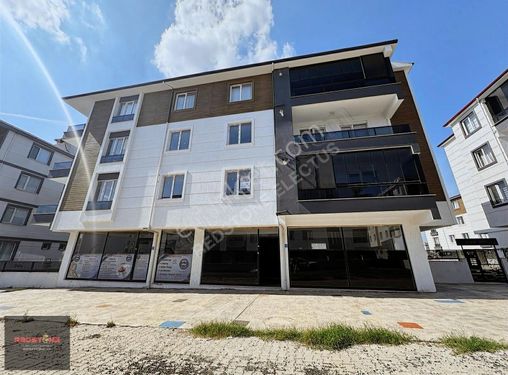 Redstone'dan Çobançeşme'de Kiralık Dükkan