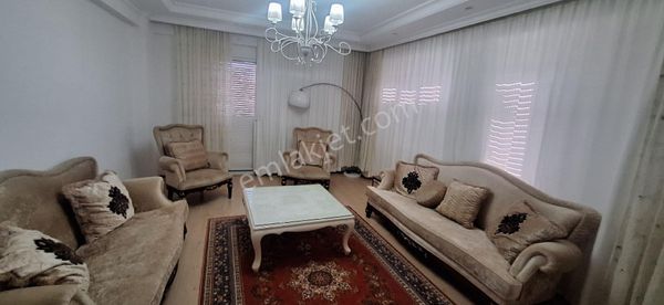 Kaya Emlak'tan Kavaklı Mahallesi Çamlık bölgesi Cumhuriyet Caddesi 3+1 eşyalı kiralık daire