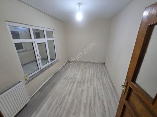 Revan Emlak'tan kiralık daire 2+1 çatı kat Atatürk mahallesi arenaparkın karşı. 