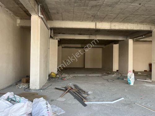 Helvacıda Yol Üzerinde 320 M2 Satılık Dükkan