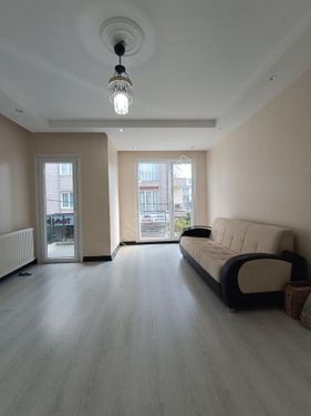  METROBÜSE 5 DAKİKA AİLE APARTMANINDA KİRALIK 2+1 DAİRE