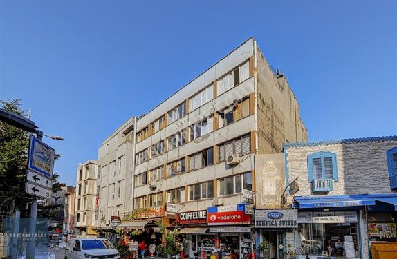 Sirkeci'de Turizmin Merkezinde Dönüşüme Uygun 7 Katlı Bina