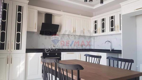 Re/max Lacivert'ten Aziziye Azelpark'ta Satılık 4+1 Daire