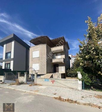 Yenişehir Mah Buğday Pazarı Yakını 330m² %80 Yapılı Satılık Villa