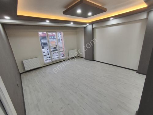  KAPAKLI BAHÇELİEVLER ALADDİN CADDESİ MEVKİNDE KİRALIK 2+1 ARA KAT DAİRE