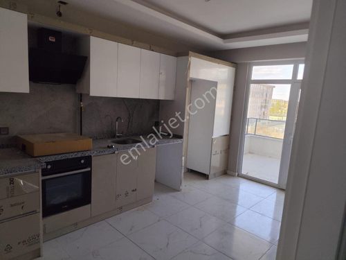 KARAKULAK MAHALLESİNDE BÜYÜK KUMKÖPRÜ CADDESİNDE 3+1 SATILIK DAİRE