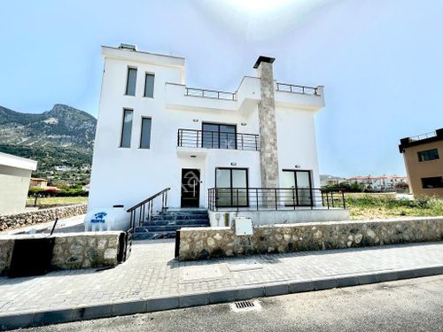 Kktc Girne Karşıyakada Satılık Villa