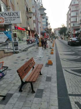 Yürüyüş yolunda 106 m2 dükkan