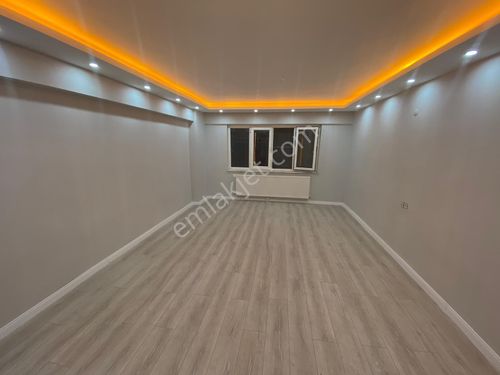 Manisa Yunusemre Teyfikiye Mahallesi 3+1 140m2 Yüksek Zemin Ful Özellikli Satılık Daire