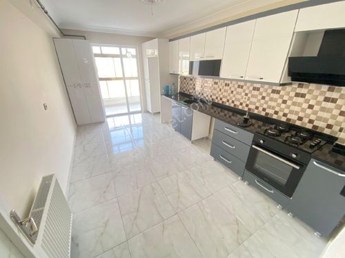 FERİDUNÇELİKTE 3+1 3 KATTA BÜYÜK BALKONLU ASANSÖRLÜ DAİRE 