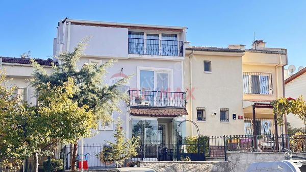 Batıkent Uğur Mumcu Mahallesinde 4+2 Full Yapılı Tripleks