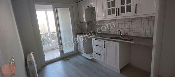 MURADİYE MAH DE SATILIK 2+1 KAPALI MUTFAK ARA KAT KÖŞE DAİRE