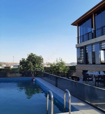 Gaziantep Erikli 2.300m2 Alan Üzerine Kurulu 4+3 Satılık Lüks Villa..