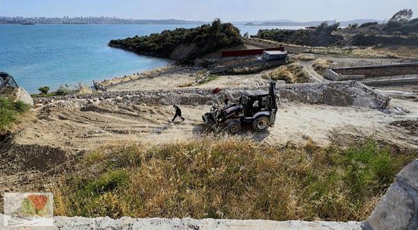 BAYRAM HACILI'DA ETRAFI TAŞ VE TEL İLE ÇEVİRİLİ GÖLE SIFIR ARSA