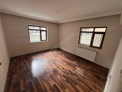 Arissa Gayrimenkul'den Kutlu'da Geniş 2+1 90m2 Cadde Yakını Kiralık Fırsat Daire