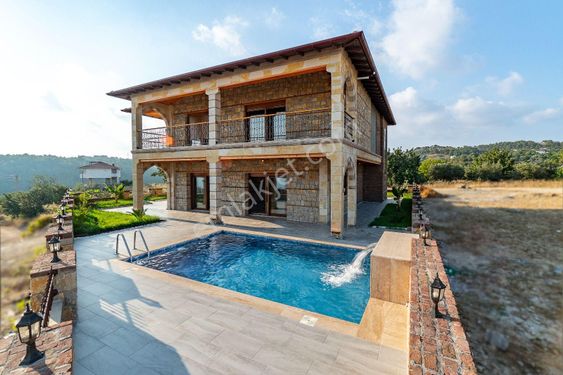 Alanya İncekum 4+1 440m2 Müstakil Havuz Ve Bahçeli Full Manzaralı Villa