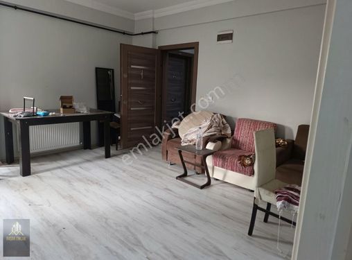 SERDİVAN KEMALPAŞA MAH.OTEL 17 ARKA TARAFINDA KİRALIK 2+1 APART