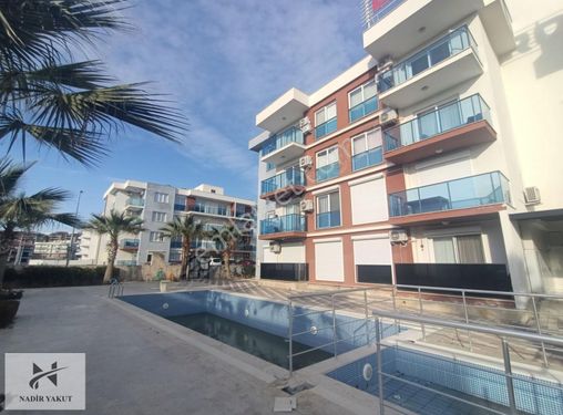 Kuşadası'nda Havuzlu, Güvenlikli Kiralık 1+1 Boş Daire