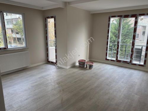 Umhuriyet caddesinde 2+1 sıfır 90m2 kiralık ara kat daire