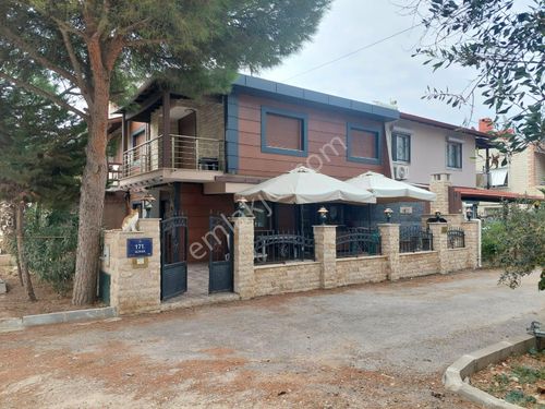 Urla Çeşmealtı, Güvendik'te Plaja Yakın, Eşyalı, Doğalgazlı Kiralık Lüks Villa