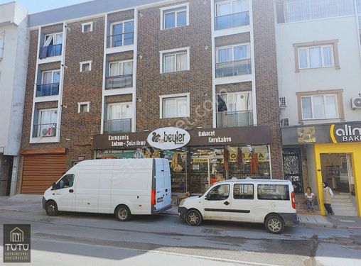 AHMET YESEVİ CADDESİ ASANSÖRLÜ D.GAZLI ANAYOLA CEPHE 1+1 DAİRE