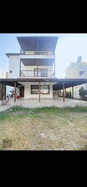 Karaağaç Ta Denize Sıfır Site İçerisinde Trıpleks Villa