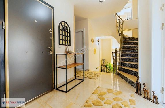 Güzelbahçe Kolejler Bölgesinde Komple Satılık İki Villa