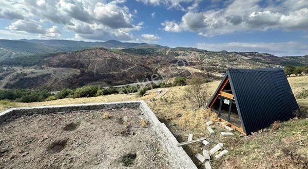 Bornova Beşyol Köyünde Asfalt Sıfır Yol Kenarı