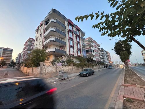 TARSUS ALTAYLILAR MAH ANA CADDE ÜSTÜ 3+1 AMERİKAN MUTFAK 5 / YÜKSEK ZEMİN KATI ÖNÜ BAHÇELİ