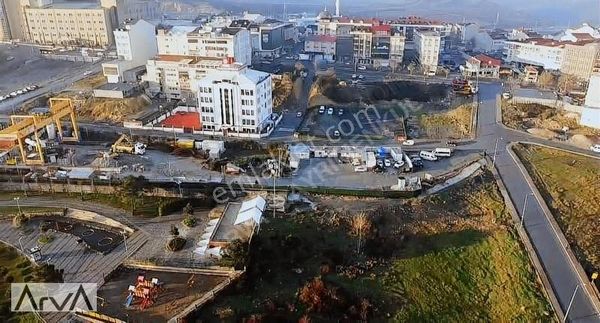 Arnavutköy Merkez Metro Karşısı Anacadde Üzerinde Asansörlü