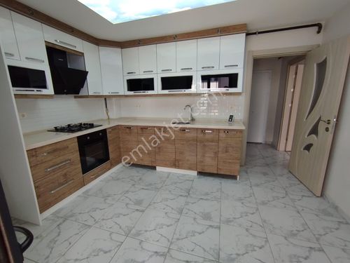 UŞAK MERKEZ KEMALÖZ MAHALLESİ 2+1 KİRALIK DAİRE