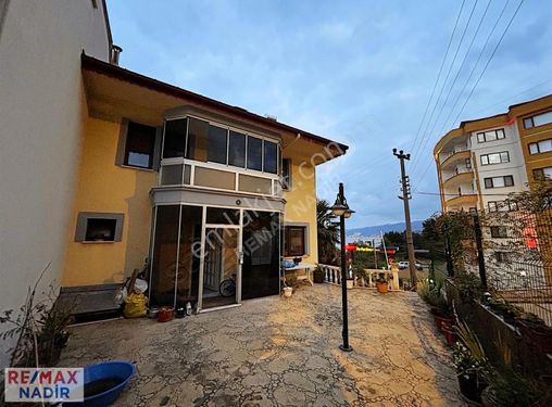 Remax Nadir'den Yalıköy'de Eşsiz Deniz Manzaralı Satılık Villa