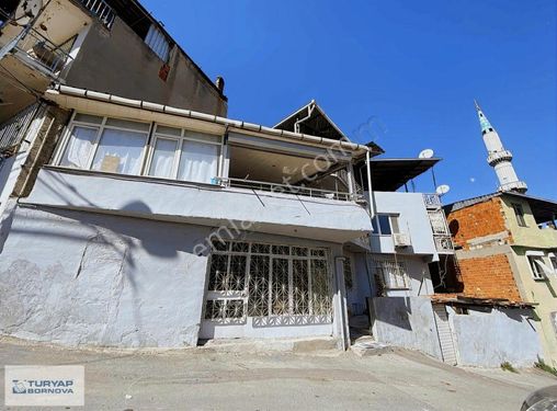 Gültepe'de 95 M2 Arsa İçerisinde 4 Adet Yapı