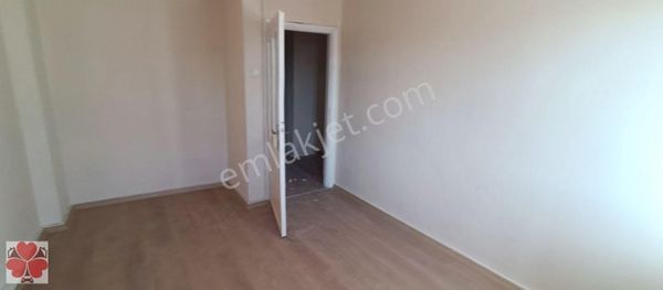 Yonca'dan Çarşıda Cadde Üzeri -yapılı-boyalı 2+1 Kiralık Daire