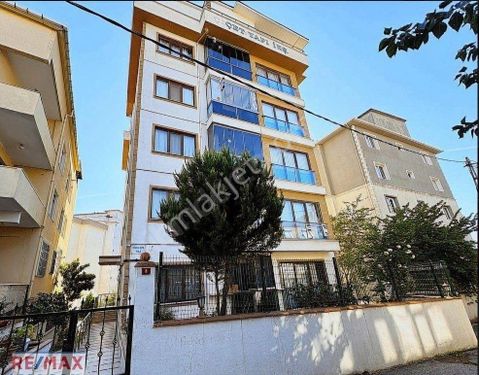 Kartal Cumhuriyet Mh. Deniz Manzaralı 2+1 Arakat Kiralık Daire