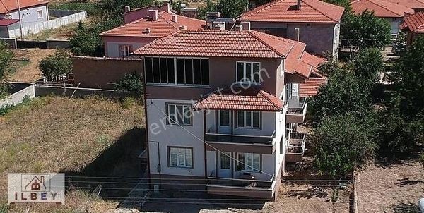 İlbey // Şuhut İstiklal Mahallesinde 2,5 Kat Müstakil Bina