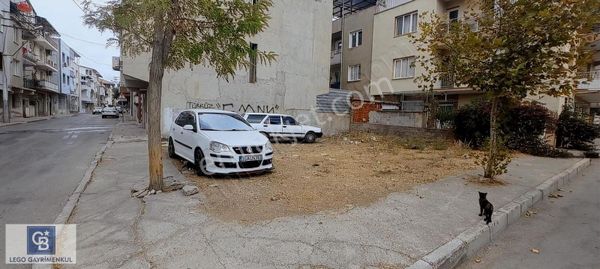 Bornova Pınarbaşı Ümit Mahallesinde Köşe Başı 180 M2 Arsa