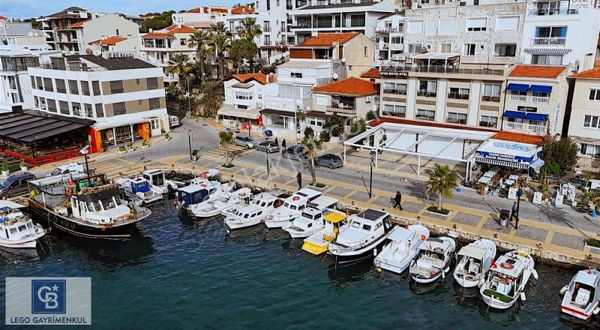 Çeşme Merkezde Denize Sıfır Baca Ruhsatlı Satılık Restorant