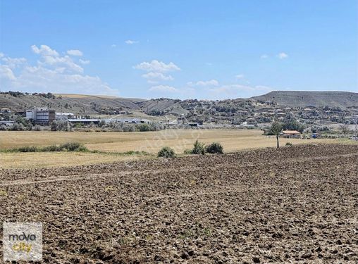 Sungurlu Akçakent'te 12 Daire Yapılabilen 1320 M2 Satılık Arsa