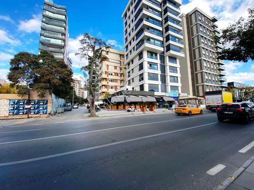  CADDEBOSTAN SAHİLDE SIFIR EBEVEYNLİ BALKONLU 110m2 KİRALIK 3+1