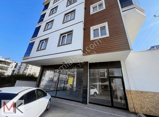 Caddeye Cephe Mükemmel Konumda Kiralık Köşe Dükkan