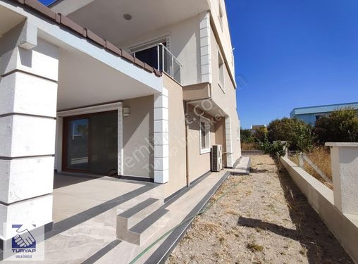 Urla Satılık Villa Müstakil 6+1 Denize 150mt Mesafede