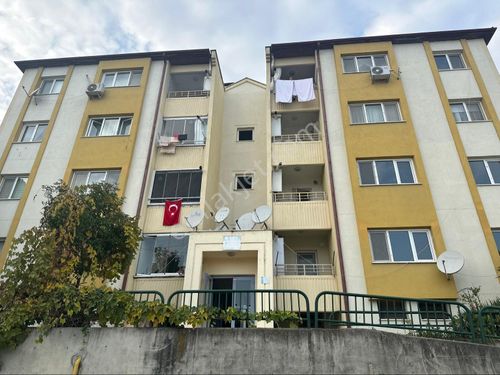 SAKARYA ZÜMRÜT EMLAKTAN VALİLİĞE YÜRÜME MESAFESİNDE TEMİZ YAPILI SATILIK 3+1 DAİRE